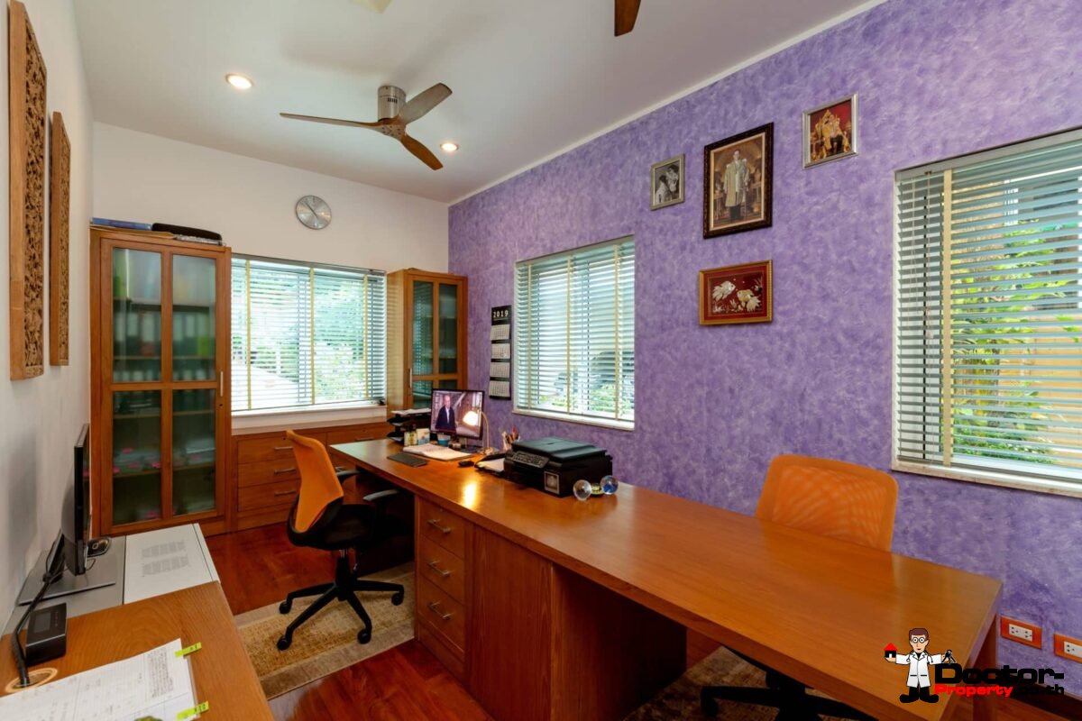 9 Bedroom Pool Villa - Overlooking Palm Golf Course - Mu Ban - Phuket Central - for sale